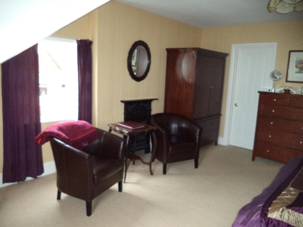 Britten House Lowestoft Room photo